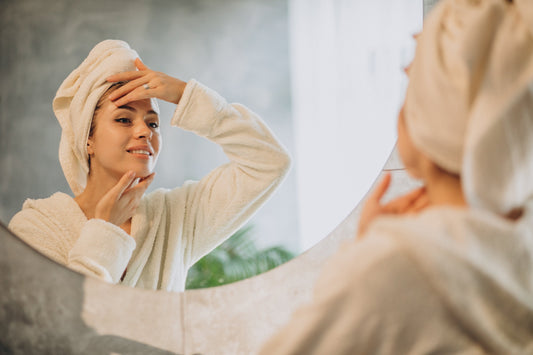 Acide hyaluronique, vitamine C, Niacinamide : comment bien construire sa routine visage en 2025 ?